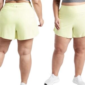 Athleta Run With It 4.5" Athletic Shorts Size in Tequila Green Size 1X